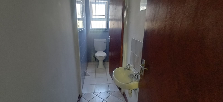 To Let commercial Property for Rent in Klipkop Western Cape